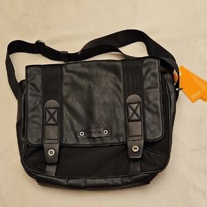 BNWT Men's Hugo Boss Classic Black Messenger Bag